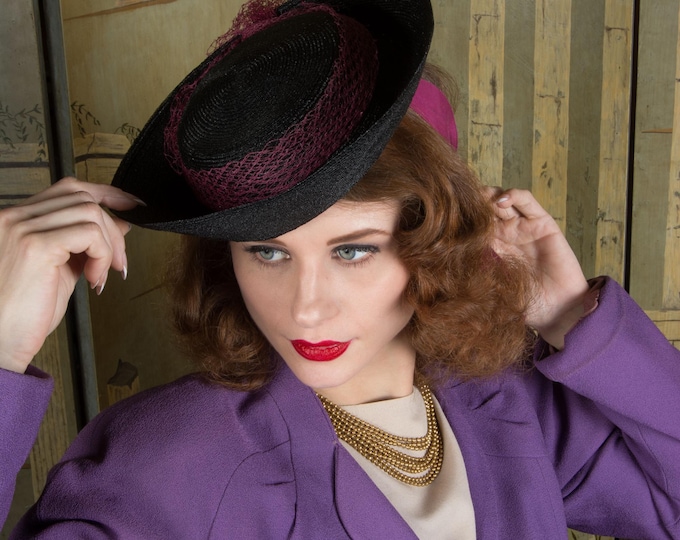 1940s Glossy Black Synthetic Straw Tilt Hat with Upturned Brim and Fuchsia Veiling and Grosgrain