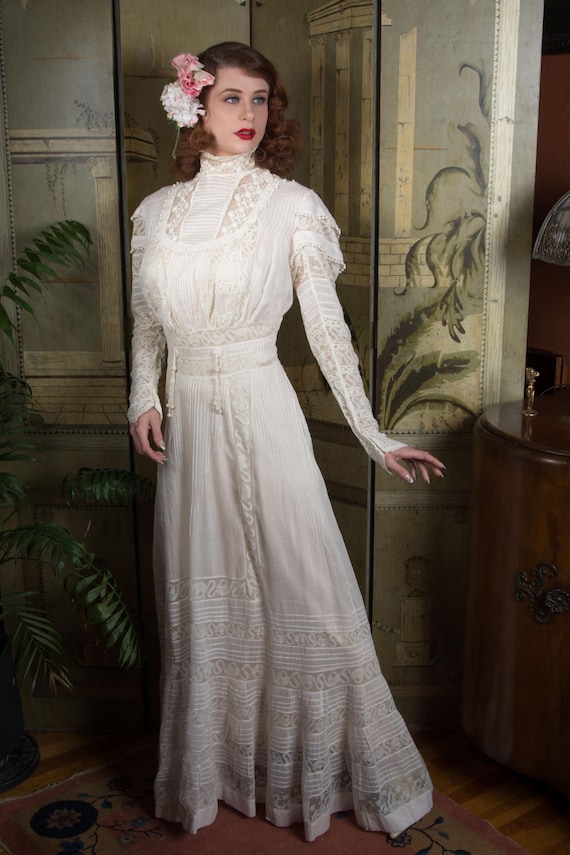 Antique 1900s Edwardian Dress Summer Lingerie Dress Wedding Gown with Irish Crochet Lace, Net Lace and Filet in the Palest Possible Pink