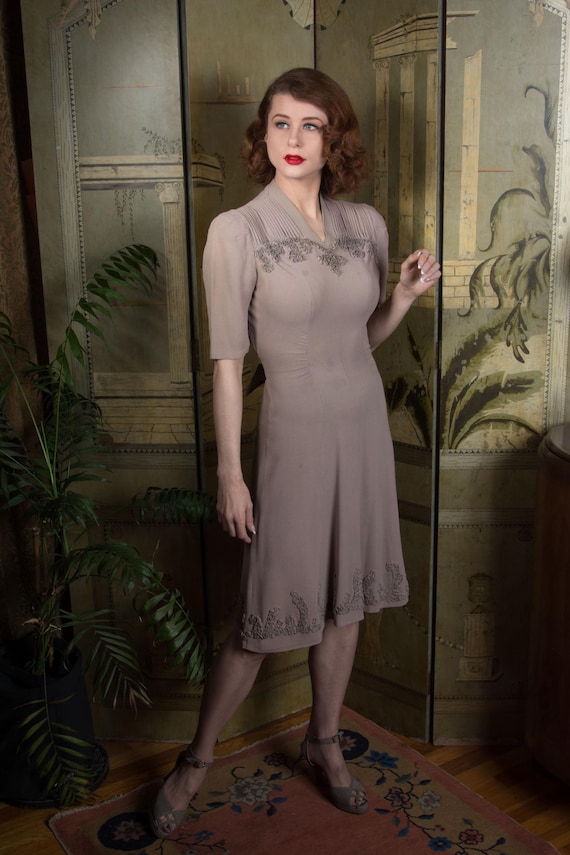 1940s Dress Vintage Early 40s Cusp Subtle Lilac Dress in Rayon Crepe with Pleating and Ruffles, Bell Zipper