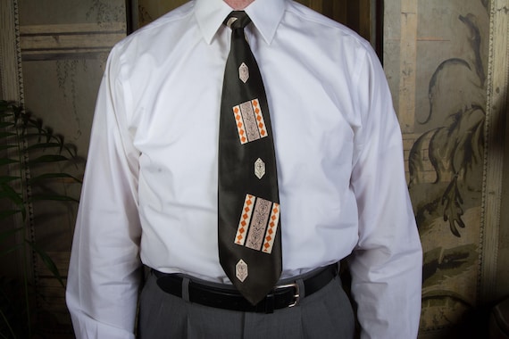 Vintage Late 1940s Lustrous Satin Wide Tie in a Dark Pine Needle Green with White and Orange