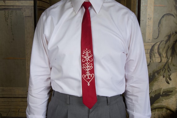 Vintage 1950s Novelty Necktie Handpainted Mirror or Hidden Writing "Bullshit" in Red