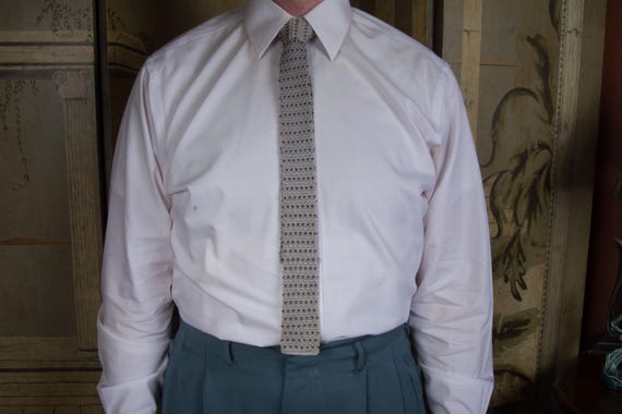 Vintage 1960s Lustrous Machine Knit Square Bottom Tie in Silvery Grey with Burgundy