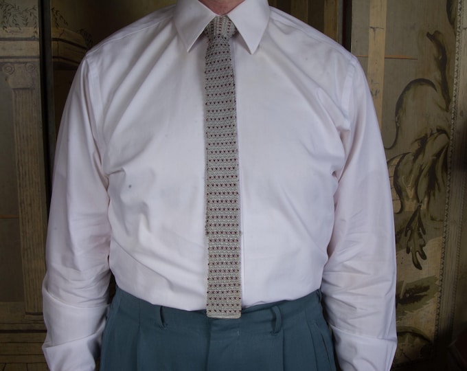 Vintage 1960s Lustrous Machine Knit Square Bottom Tie in Silvery Grey with Burgundy