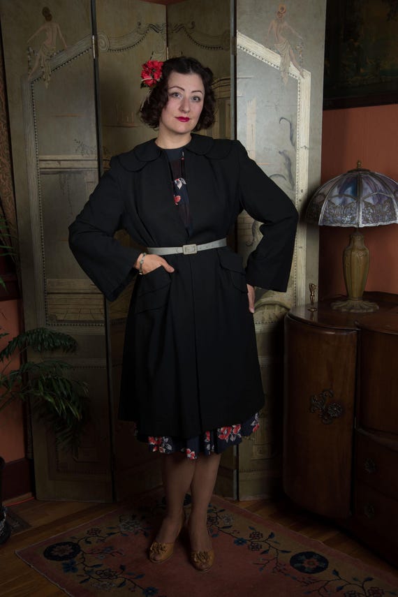 1940s Coat of Black Wool Crepe with Double Collar and Pocket Flaps, Straight Cut