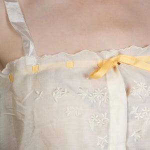 Camisola de la década de 1900: camisola etérea de estilo eduardiano antiguo color marfil con cubierta de corsé en seda brillante imagen 8