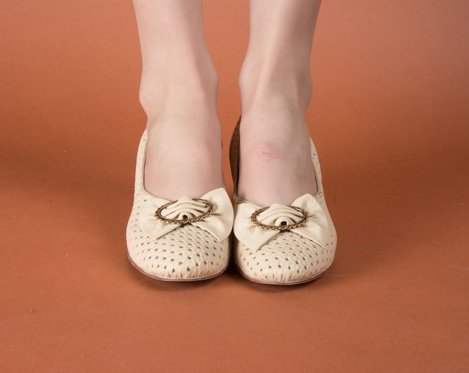 1950s Shoes - Size 5 1/2 B - Vintage Late 50s Early 60s Paradise Kittens Low Kitten Heels