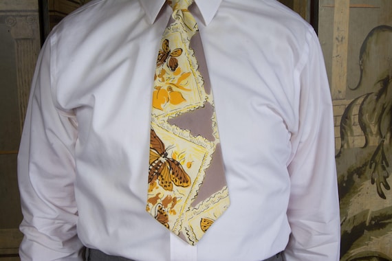 Vintage 1940s Killer Framed Butterflies Rare Wide Novelty Print Necktie Made of Rayon Jersey