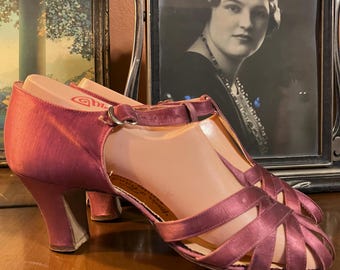 1930s Shoes Size to Lustrous Satin Vintage 30s T-strap