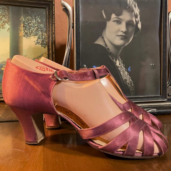 1930s Shoes - Size 6.5 to 7 -  Lustrous Satin Vintage 30s T-Strap Dance Sandals in Mauve Fabric.