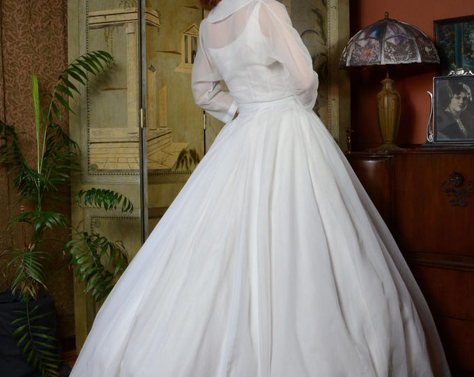 1950s Wedding Dress -  Sophisticated Vintage Late 1950s Shirtwaist Style Chiffon Wedding Gown with Full Skirt and Dramatic Train Sz Medium