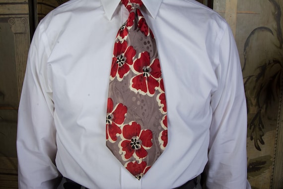 Vintage 1940s Shiny Satin Brocade ULTRA Wide 5" Bellywarmer Tie in Red Poppy Print on Silver Grey