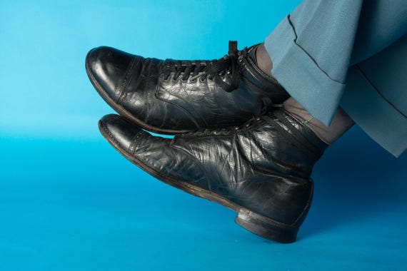 Vintage Boots - Mens Size 10 C - 1930s Cap Toe Lace Up Leather High Top Shoes Ankle Boots with Brogueing