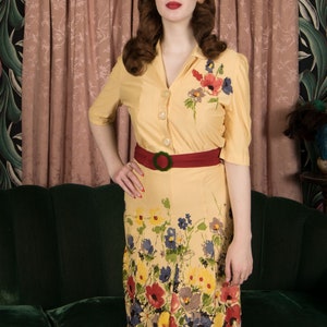 Robe des années 1940 véritable robe de jour en jersey de rayonne vintage des années 1940 luxuriante avec bordure florale imprimée et appliqué sur fond jaune beurre image 3