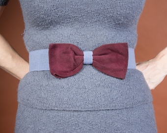 Pasek z lat 30. XX wieku – dwukolorowy pasek z kokardą z wełny i zamszu w stylu vintage z lat 30. XX wieku