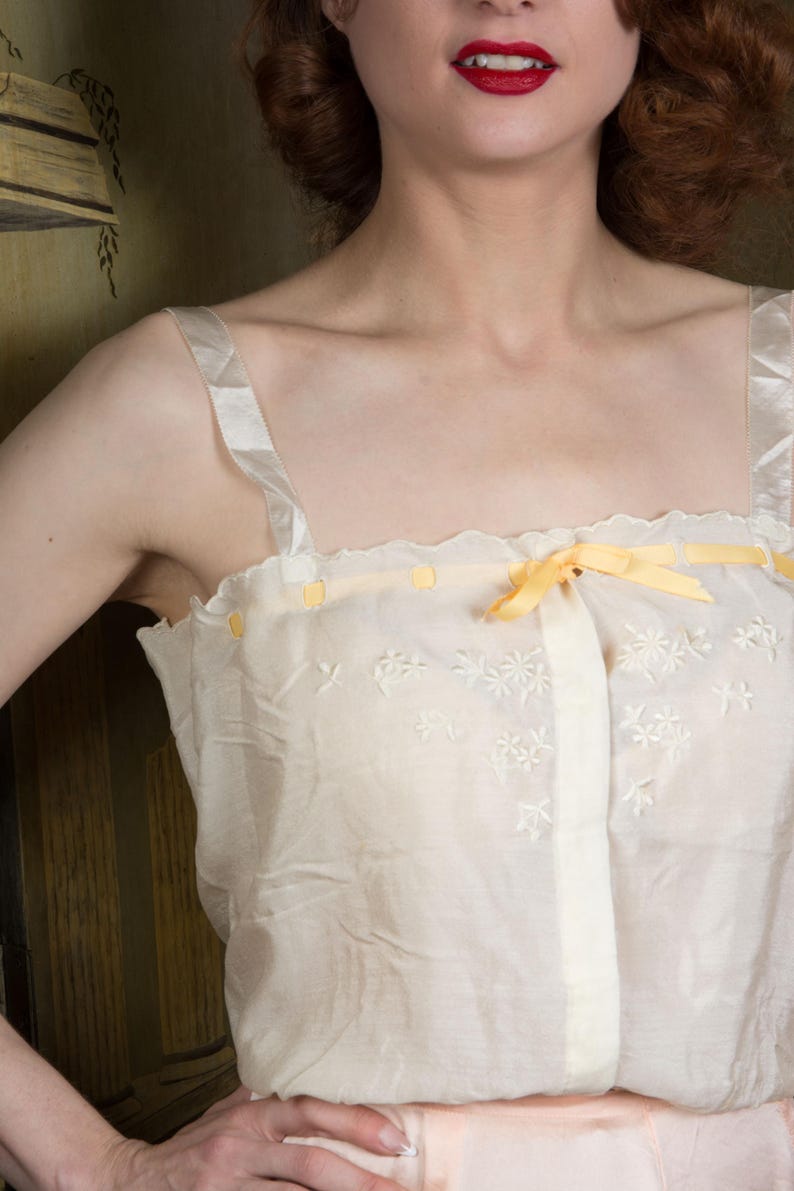 Camisola de la década de 1900: camisola etérea de estilo eduardiano antiguo color marfil con cubierta de corsé en seda brillante imagen 7