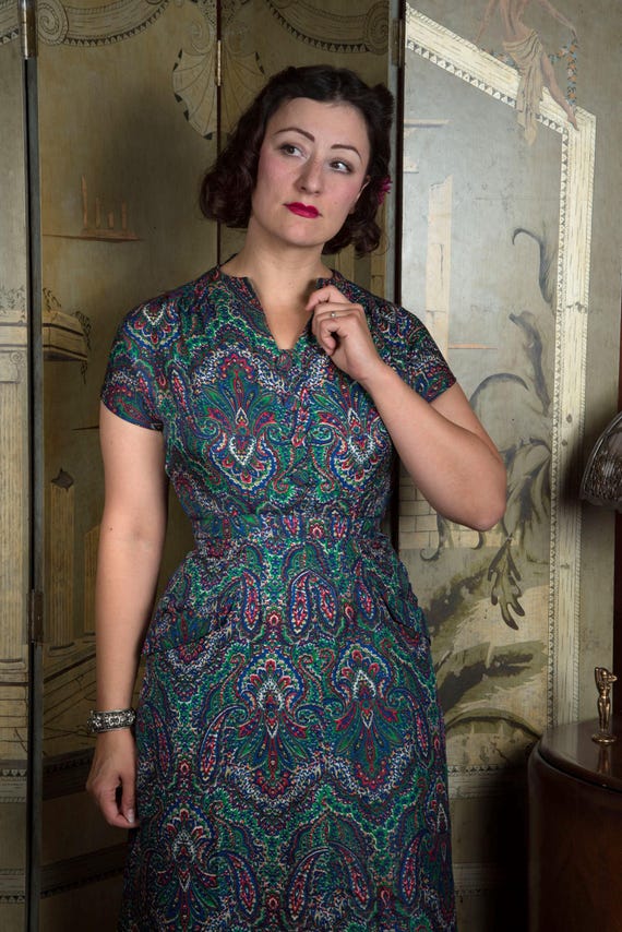 1940s Vintage Silk Dress in Lustrous Jewel Toned Paisley Print - Wartime V for Victory Zipper