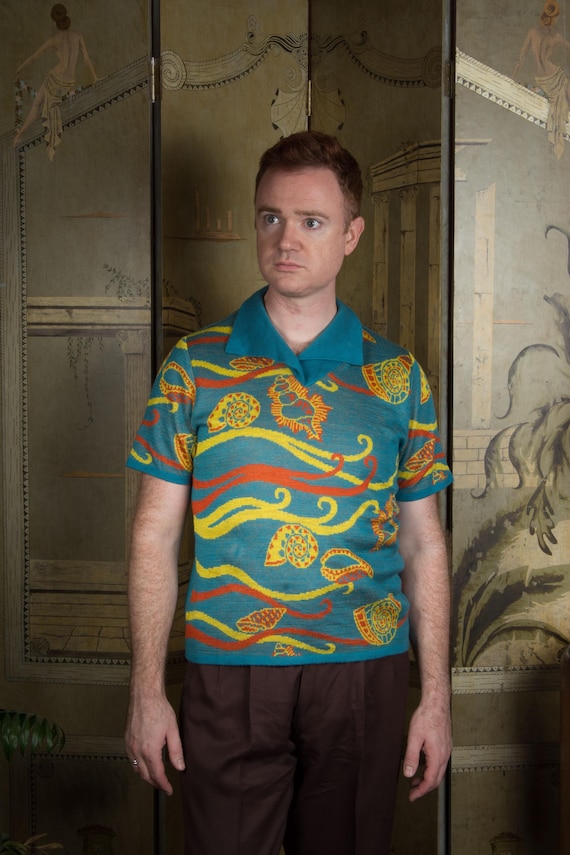 Vintage 1960s 70s Novelty Jacquard Knit Short Sleeve Sweater in Seashell Theme in Blue, Yellow & Orange with Banded Collar and Cuffs