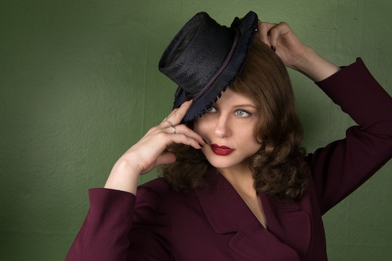 1940s Tilt Hat - Sport Navy Blue 40s Brimmed Toy Tilt Topper in Glossy Straw with Pleated Fabric Brim a New York Creation
