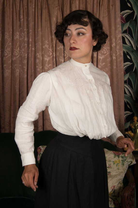 Victorian Blouse -  Authentic Antique c. 1890s Linen Blouse with Eyelets and Detachable Collar
