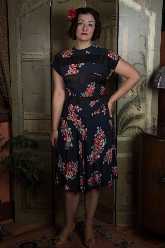 Vintage 1940s Dress in Gorgeous Dogwood Floral Rayon with Satiny Stripes and