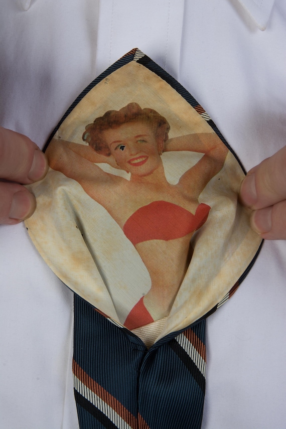 Vintage 1960s Peek a Book Pinup Necktie with 1950s Bikini Babe AS IS