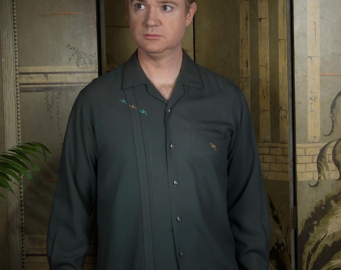 Vintage 1960s DaVinci Dark Green Heathered Loop Collar Sportswear Shirt with Embroidery