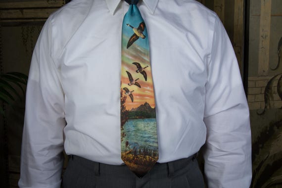 Vintage 1950s Color Photo Flying Geese Novelty Tie "Hunters Delight" Bright Photoprint Necktie