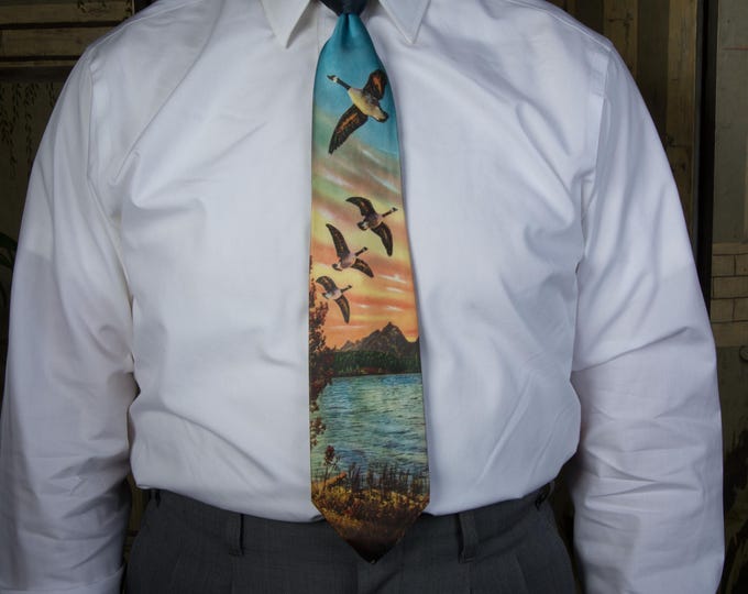 Vintage 1950s Color Photo Flying Geese Novelty Tie "Hunters Delight" Bright Photoprint Necktie