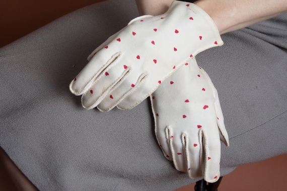 1950s Gloves - Vintage 50s Novelty Gloves in White with Lipstick Red Heart Dots