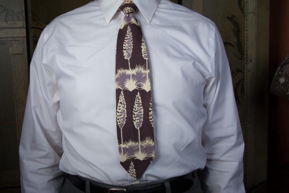 Vintage 1940s 1950s Towncraft Deluxe Yucca Southwestern Themed Tie in Purples and Ivory