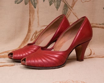 TAG SALE 1950s Shoes  - Size 6 1/2 A US - Vintage Early 50s Babydoll Peep Toe Pumps by Naturalizer