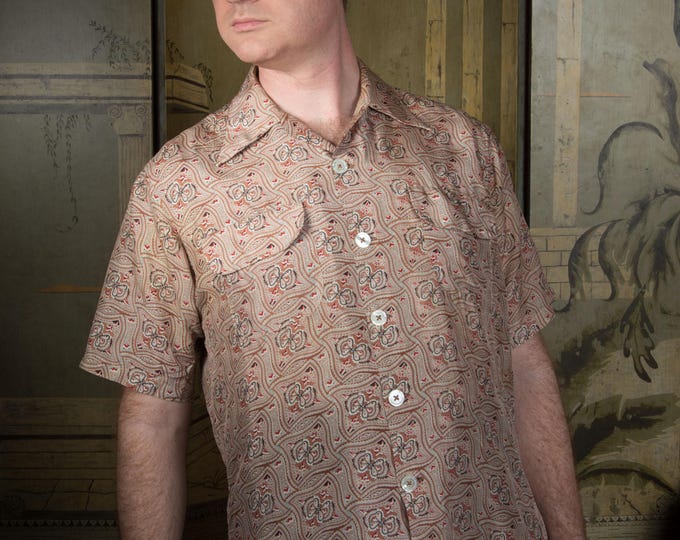 Vintage 1940s Colorful Paisley SILK Short Sleeve Summer Shirt with Loop Collar and Flap Pockets