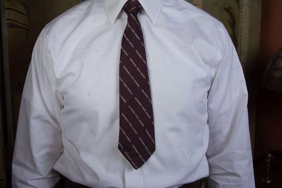 Vintage 1960s REMEMBER PEARL HARBOR Commemorative Memorial Necktie in Dusky Plum