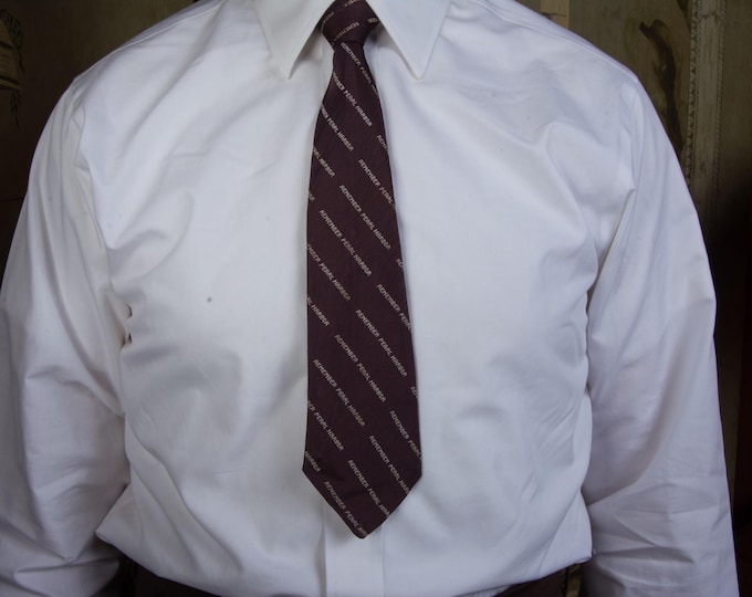 Vintage 1960s REMEMBER PEARL HARBOR Commemorative Memorial Necktie in Dusky Plum