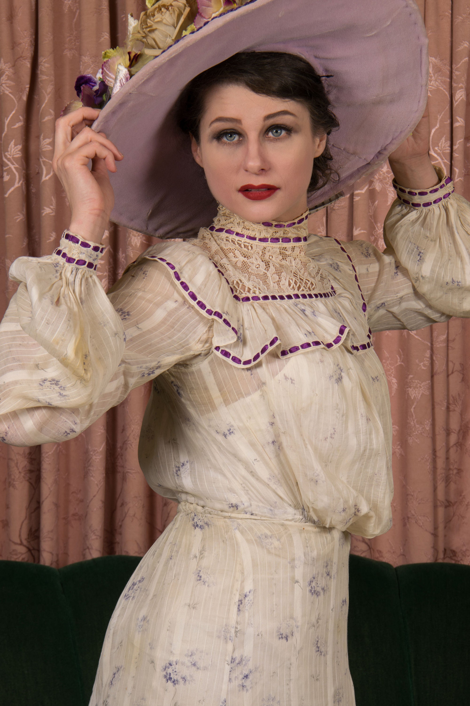 Antique Edwardian Gown - Lovely c. 1900-1904 Cotton Floral Antique Edwardian Gown - Lovely c. 1900-1904 Cotton Floral
