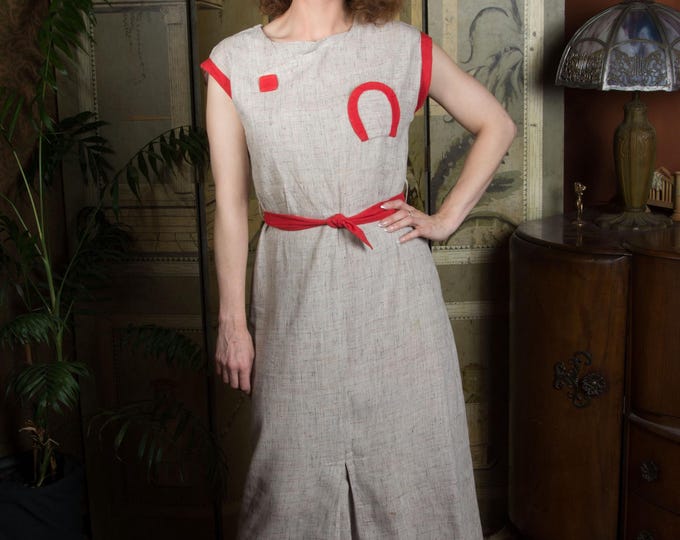 1930s Sportswear - Homemade Linen Day Dress in Flecked Linen with Horseshoe Pockets and Tomato Red Accent - Small Medium cusp