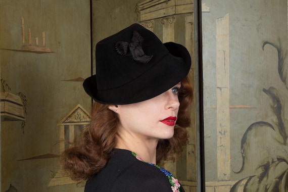 1930s Hat - Sporty Mid 30s Vintage Tilt with Snap Brim and Faille Embellishment