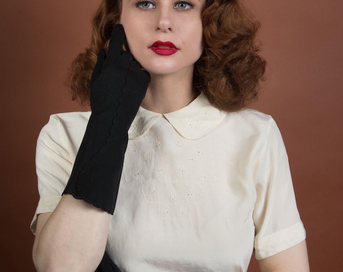 1940s Gloves - Size 7-  Classic Black Heavy Cotton Gloves with Top Stitched Scallop Detail