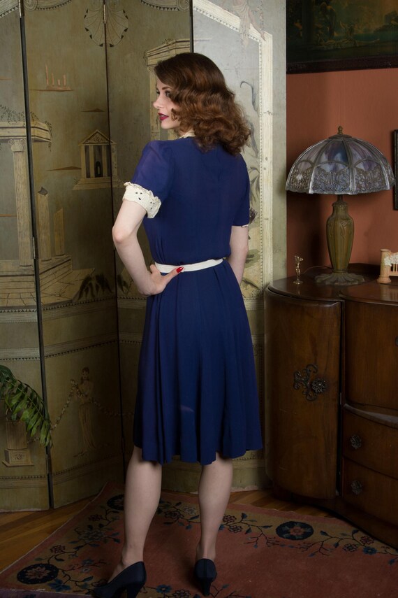 Late 1930s Cute Juniors Style Day Dress in Ruched… - image 19