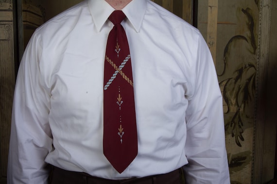 Vintage 1950s Lustrous Wine Red Tie in with Blue and Gold Screen Print