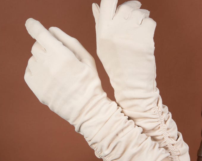 1950s Gloves - Size 701/2 - Elegant Beige Ruched Vintage 50s  Nylon Gloves
