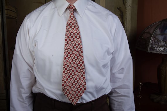 Vintage 1940s Lustrous Twill Necktie in Red with White and Silvery Grey