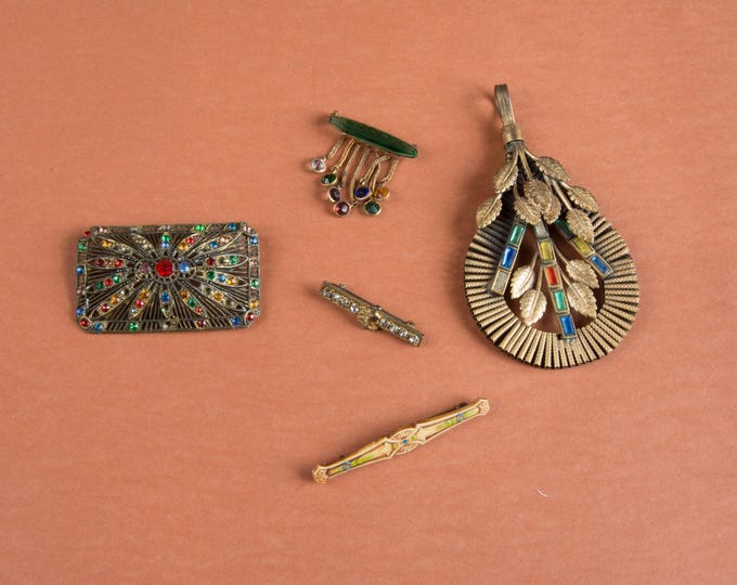 Lot #73 A Group of 1930s and 40s Costume Jewelry WOUNDED BIRDS SALE