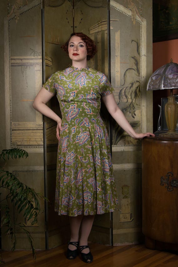 1950s Dress - Flattering 50s Fit and Flare Day Dress with Drop Waist in Colorful Paisley on Olive Green