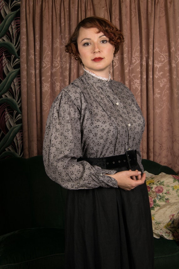 Victorian Blouse -  Authentic Antique c. 1890s Linen Blouse with Puffed Sleeves, Eyelets and Pleating
