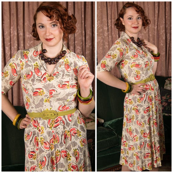 1940s Dress - Fantastic Vintage 40s Novelty Print Day Dress of Rayon Jersey Featuring Coral Wide Brim Hats
