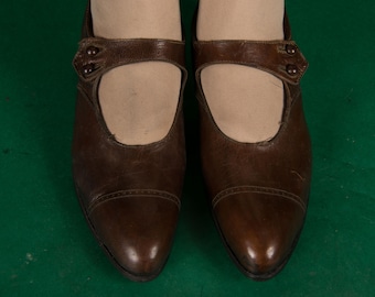 Zapatos Mary Jane de ante vintage de los años 20, talla 5.5, 6, de Quintessential Deadstock, en cuero marrón castaño.