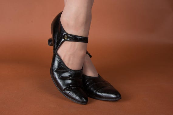 Edwardian Shoes - Size 6 N- Supple Black Kid Leather Heels c.1905-1910 With Pointed Toe and Mary Jane Strap