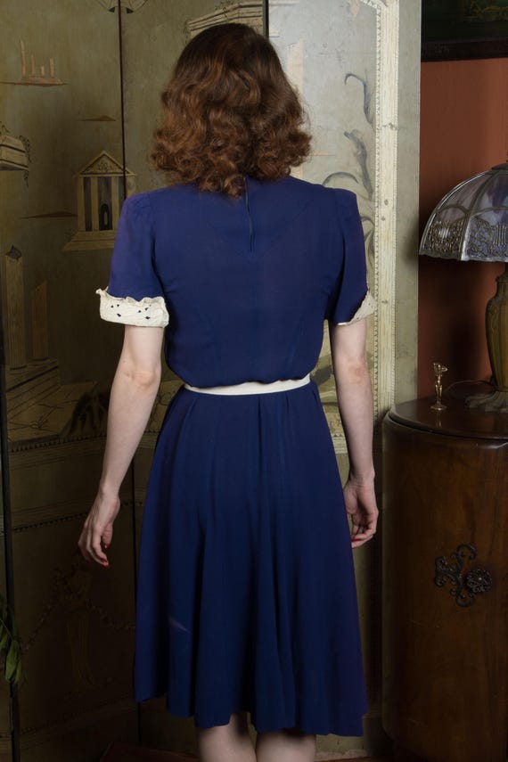 Late 1930s Cute Juniors Style Day Dress in Ruched… - image 20