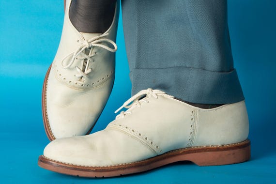 1980s Vintage Shoes Size 10 1/2 M - Johnston & Murphy White Suede